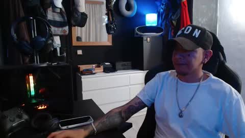 Snapshot of guayaco_ chatting on October 25, 11:17 pm Guayaco online show from October 25, 11:17 pm