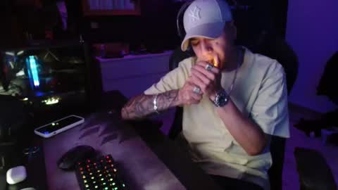 Snapshot of guayaco_ chatting on November 1, 8:40 am Guayaco online show from November 1, 8:40 am