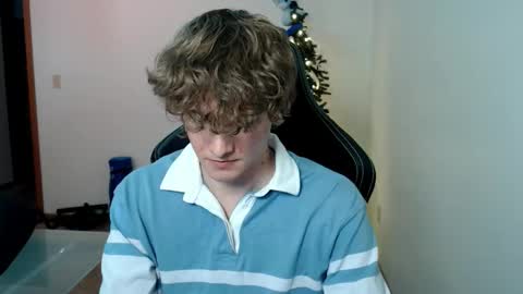 gucciboi4 online show from January 6, 10:47 pm