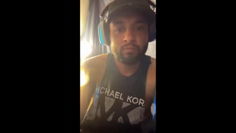 guesswhosback13 online show from April 23, 8:30 am