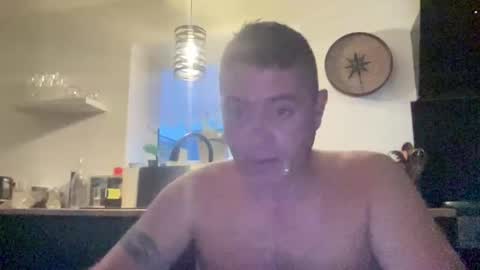 Snapshot of guil0 chatting on September 27, 9:29 am guil0 online show from September 27, 9:29 am