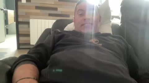 Snapshot of guil0 chatting on September 28, 3:43 pm guil0 online show from September 28, 3:43 pm