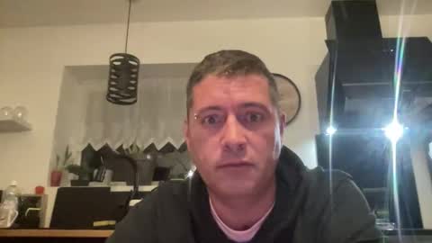 Snapshot of guil0 chatting on October 11, 11:53 pm guil0 online show from October 11, 11:53 pm