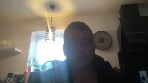 Snapshot of guil0 chatting on October 18, 10:31 am guil0 online show from October 18, 10:31 am