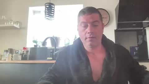 Snapshot of guil0 chatting on September 22, 10:15 am guil0 online show from September 22, 10:15 am