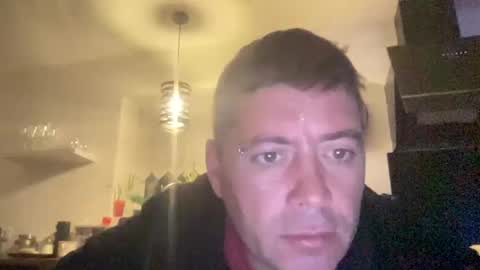 Snapshot of guil0 chatting on October 16, 7:49 am guil0 online show from October 16, 7:49 am