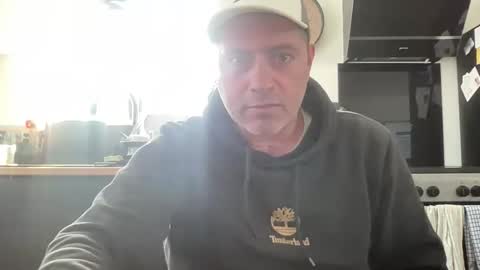 Snapshot of guil0 chatting on October 14, 4:58 pm guil0 online show from October 14, 4:58 pm