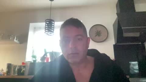 Snapshot of guil0 chatting on October 2, 9:57 am guil0 online show from October 2, 9:57 am