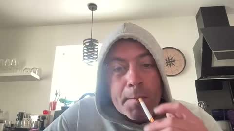 Snapshot of guil0 chatting on October 10, 10:42 am guil0 online show from October 10, 10:42 am