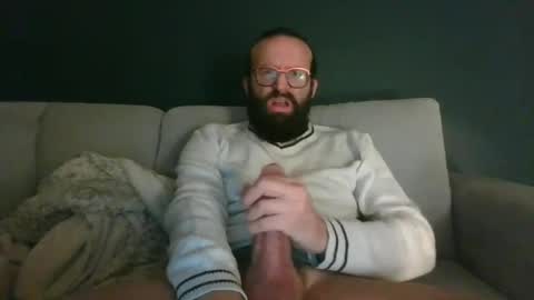 Snapshot of guillaume86 chatting on February 14, 8:05 pm guillaume86 online show from February 14, 8:05 pm