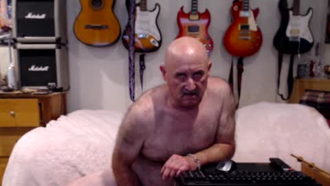 Snapshot of guitarsexgod chatting on January 7, 10:30 pm Mario online show from January 7, 10:30 pm