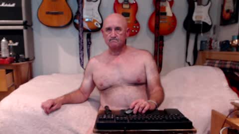 Snapshot of guitarsexgod chatting on December 7, 8:44 am Mario online show from December 7, 8:44 am