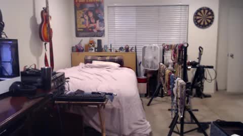 Snapshot of guitarsexgod chatting on October 2, 5:11 am Mario online show from October 2, 5:11 am