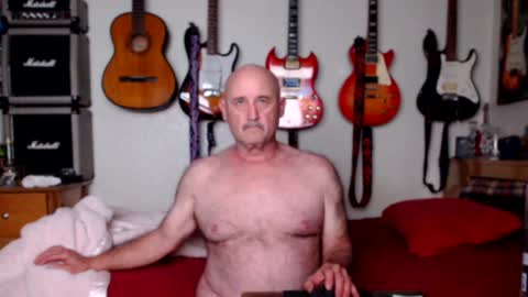Snapshot of guitarsexgod chatting on December 11, 12:05 pm Mario online show from December 11, 12:05 pm