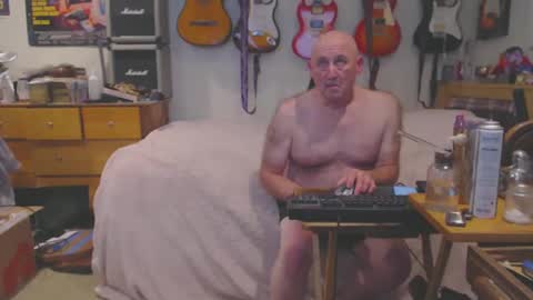 Snapshot of guitarsexgod chatting on February 16, 2:10 pm Mario online show from February 16, 2:10 pm