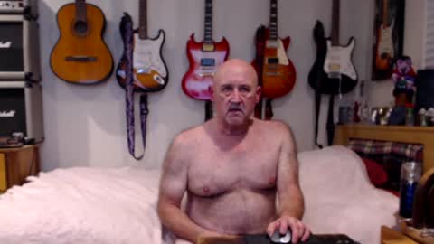 Snapshot of guitarsexgod chatting on January 21, 8:44 am Mario online show from January 21, 8:44 am