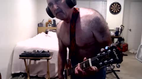 Snapshot of guitarsexgod chatting on September 18, 11:34 am Mario online show from September 18, 11:34 am
