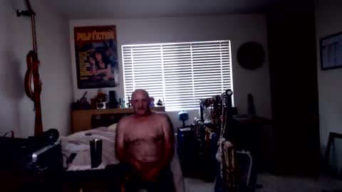 Snapshot of guitarsexgod chatting on September 23, 6:07 pm Mario online show from September 23, 6:07 pm