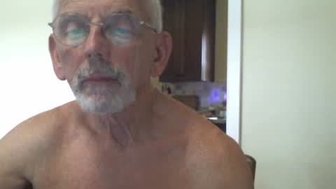 Snapshot of gulfcoast1952 chatting on February 4, 6:49 pm Roy online show from February 4, 6:49 pm