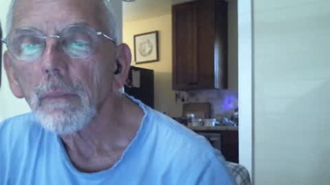 Snapshot of gulfcoast1952 chatting on December 6, 7:01 pm Roy online show from December 6, 7:01 pm