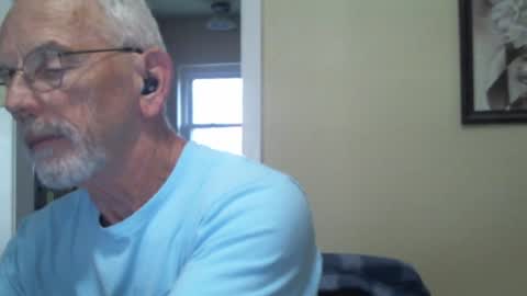 Snapshot of gulfcoast1952 chatting on December 3, 2:16 pm Roy online show from December 3, 2:16 pm