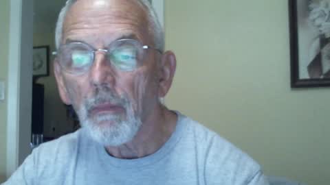 Snapshot of gulfcoast1952 chatting on December 14, 1:49 pm Roy online show from December 14, 1:49 pm