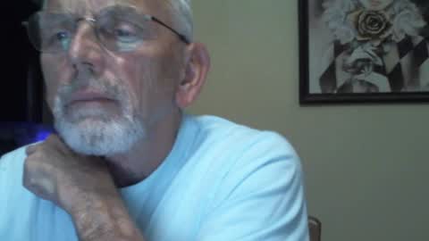Snapshot of gulfcoast1952 chatting on December 8, 2:30 pm Roy online show from December 8, 2:30 pm