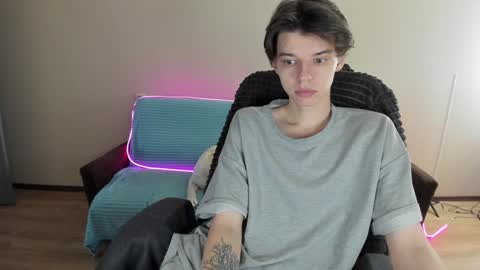 guy_liam1 online show from December 18, 8:09 am