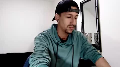 Snapshot of guykarim chatting on December 17, 10:55 am karim online show from December 17, 10:55 am