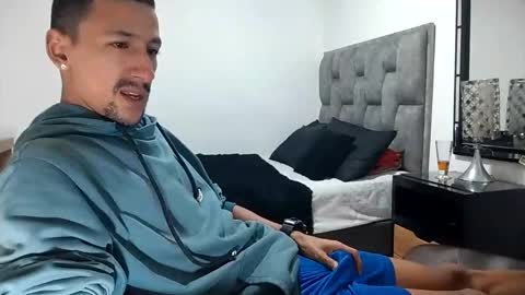 Snapshot of guykarim chatting on March 9, 10:41 am karim online show from March 9, 10:41 am