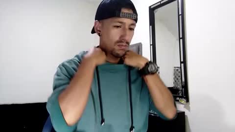 Snapshot of guykarim chatting on January 10, 8:51 am karim online show from January 10, 8:51 am