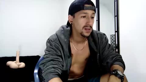 Snapshot of guykarim chatting on December 20, 7:33 am karim online show from December 20, 7:33 am