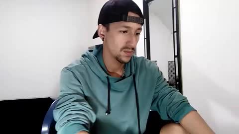 Snapshot of guykarim chatting on December 24, 11:22 pm karim online show from December 24, 11:22 pm