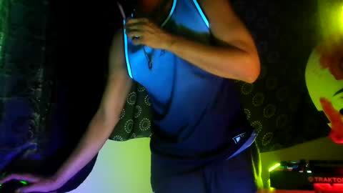 guyst049 online show from July 26, 11:40 am