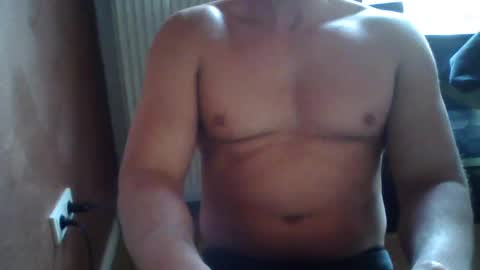 Snapshot of gymxxx_ chatting on February 2, 12:35 pm gymxxx_ online show from February 2, 12:35 pm