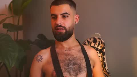 Snapshot of hairyrobxxx chatting on September 24, 3:32 pm HairyRobXxX online show from September 24, 3:32 pm