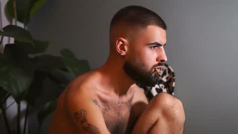 Snapshot of hairyrobxxx chatting on September 20, 6:19 pm HairyRobXxX online show from September 20, 6:19 pm