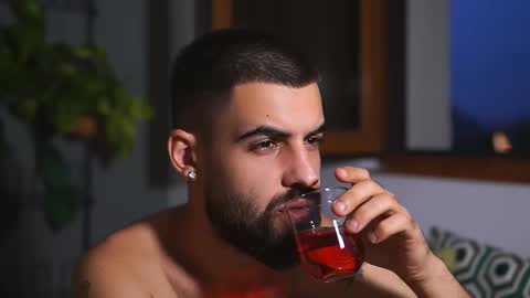Snapshot of hairyrobxxx chatting on September 12, 3:39 am HairyRobXxX online show from September 12, 3:39 am