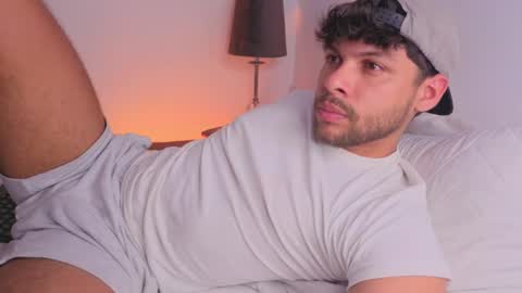 Independent       model  online show from December 17, 10:16 pm