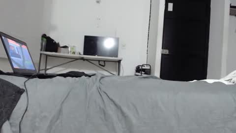 halfenaked17 online show from November 18, 11:48 pm