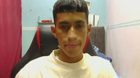 hamcummboy20 online show from May 18, 9:41 pm