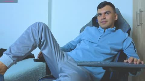 hamiltong12 online show from April 23, 10:23 pm