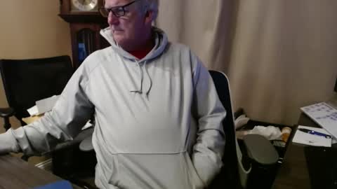 handsome_guy4u online show from April 20, 4:04 am