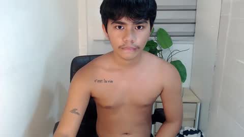 Snapshot of handsome_vanana chatting on February 19, 2:44 pm handsome_vanana online show from February 19, 2:44 pm