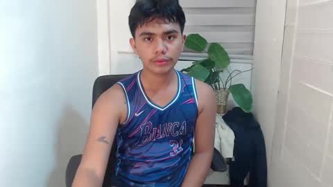Snapshot of handsome_vanana chatting on February 24, 9:43 am handsome_vanana online show from February 24, 9:43 am
