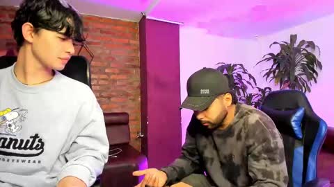 Snapshot of handsomeboys19 chatting on September 27, 1:42 pm leonardfarrucknick and otis online show from September 27, 1:42 pm