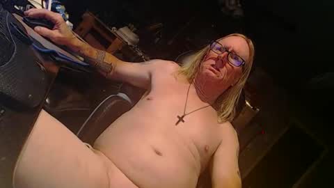 handystud33 online show from April 23, 10:09 am