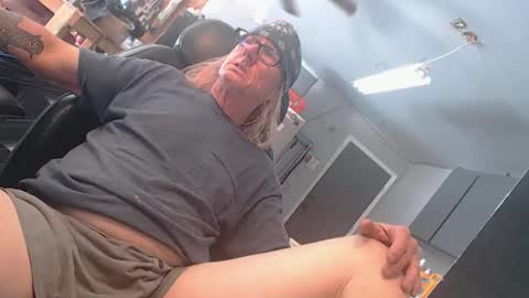 handystud33 online show from April 25, 4:59 pm