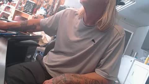 handystud33 online show from April 24, 6:10 pm