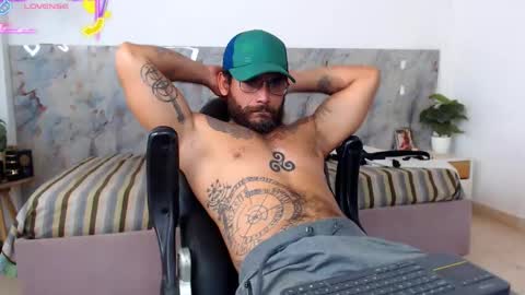 hanz_col online show from April 21, 11:33 pm